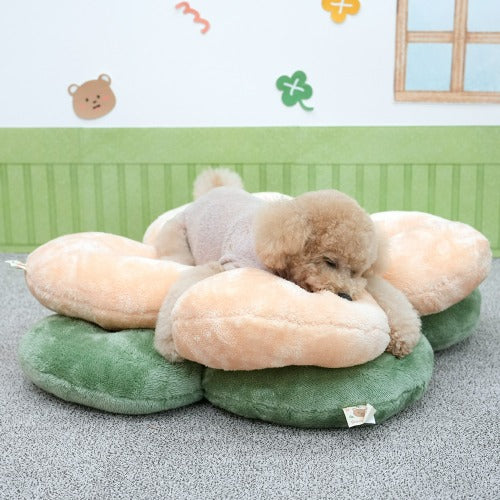 Parisdog Clover Cushion