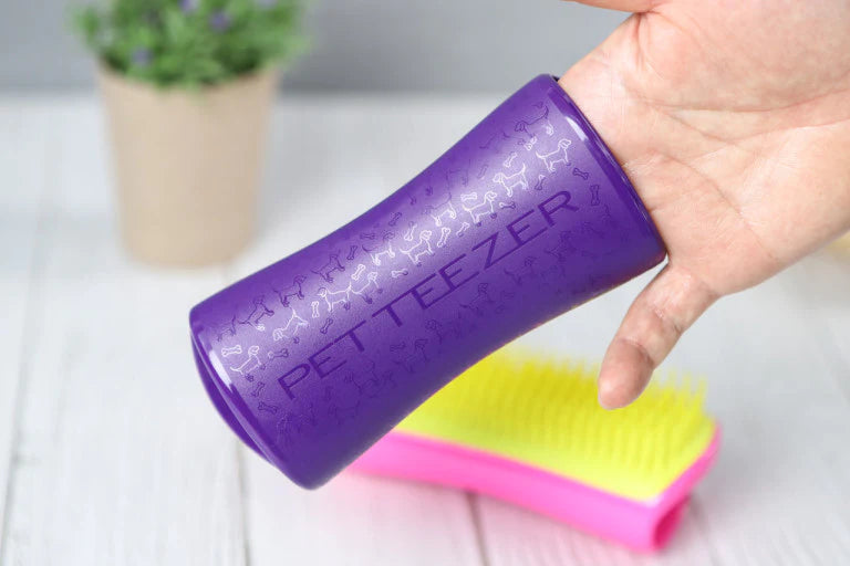PET TEEZER Detangling Grooming Brush