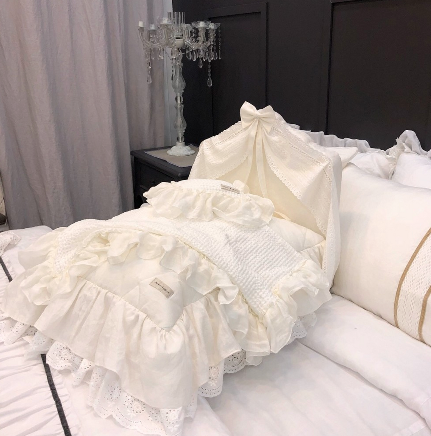 Maison de Apple Princess Bed Pillow Blanket Set (White)