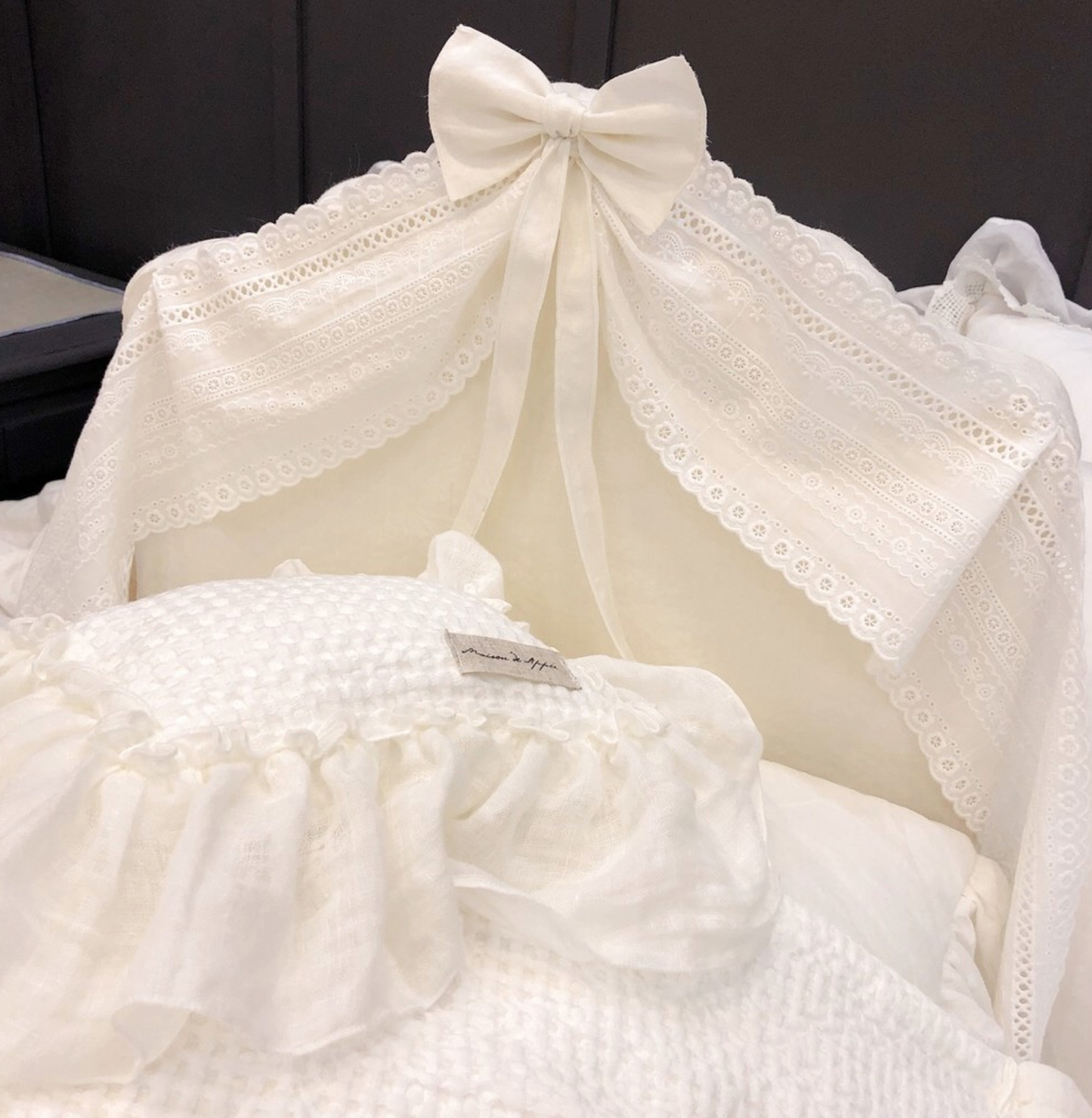 Maison de Apple Princess Bed Pillow Blanket Set (White)